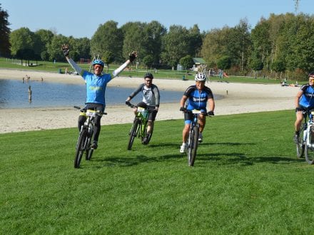 900 MTB’ers genieten van zomerse Lageveldtoer